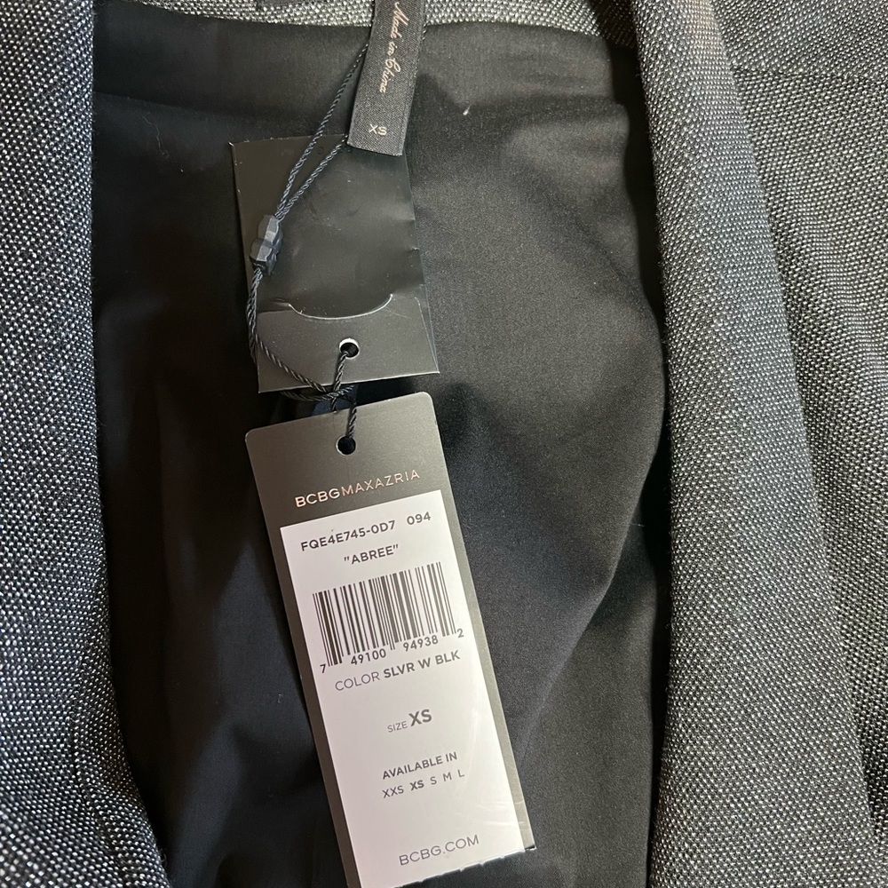 Glittery silver fitted BCBGMAXAZRIA blazer. - Picture 3 of 4